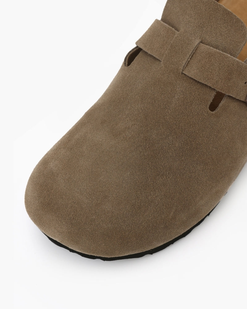 AVASÉ Suede Clogs