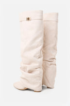 AVASÉ - Slouchy Suede Boots